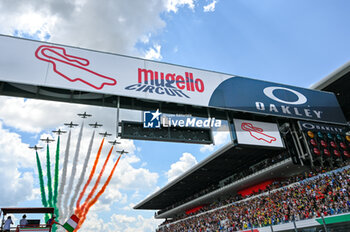 2023-06-11 - The PAN (Italian aerobatic team) tricolor arrows fly over Mugello International Circuit - RACE MOTOGP GRAND PRIX OF ITALY - MOTOGP - MOTORS