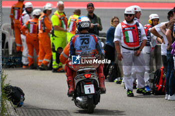 2023-06-10 - Alex Marquez ES Gresini Racing MotoGP Ducati returns to the pits with the Marshall scooter - TISSOT SPRINT MOTOGP GRAND PRIX OF ITALY - MOTOGP - MOTORS