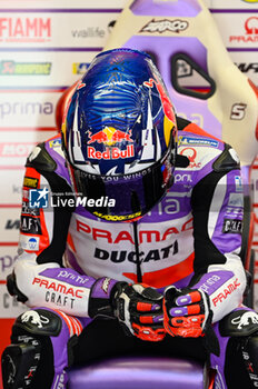 2023-06-09 - Johann Zarco FR Prima Pramac Racing Ducati waits in the box - FREE PRACTICE MOTOGP GRAND PRIX OF ITALY - MOTOGP - MOTORS
