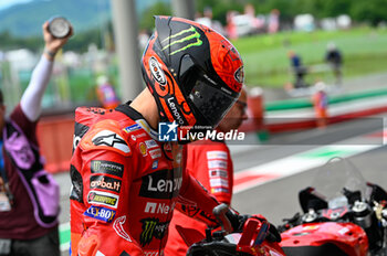 2023-06-09 - Francesco Bagnaia IT Ducati Lenovo Team Ducati waits in the box - FREE PRACTICE MOTOGP GRAND PRIX OF ITALY - MOTOGP - MOTORS