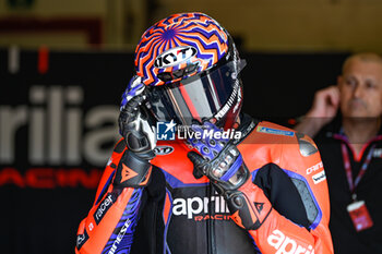 2023-06-09 - Lorenzo Savadori IT CryptoDATA RNF MotoGP Team Aprilia waits in the box - FREE PRACTICE MOTOGP GRAND PRIX OF ITALY - MOTOGP - MOTORS