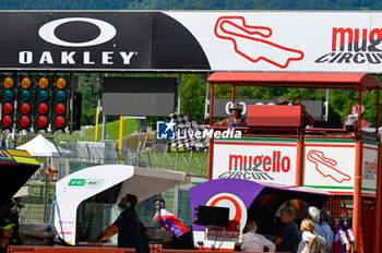 2023-06-09 - End of race flag - FREE PRACTICE MOTOGP GRAND PRIX OF ITALY - MOTOGP - MOTORS