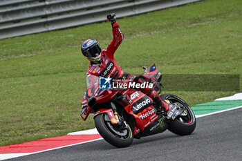2023-06-10 - Italian rider Francesco Bagnaia of Ducati Lenovo Team celebrates pole position after Q2 - QUALIFYING MOTOGP GRAND PRIX OF ITALY - MOTOGP - MOTORS