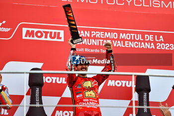 2023-11-26 - Bagnaia Francesco ITA Ducati Lenovo Team Ducati celebrates the first place of the MotoGP race - 2023 MOTOGP GRAND PRIX OF SPAIN - GRAN PREMIO MOTUL DE LA COMUNITAT VALENCIANA - RACE E PRESS CONFERENCE - MOTOGP - MOTORS