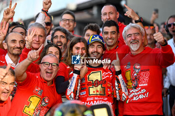2023-11-26 - Bagnaia Francesco ITA Ducati Lenovo Team Ducati celebrates the victory of the MotoGP World Championship with your team - 2023 MOTOGP GRAND PRIX OF SPAIN - GRAN PREMIO MOTUL DE LA COMUNITAT VALENCIANA - RACE E PRESS CONFERENCE - MOTOGP - MOTORS