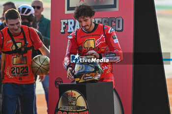 2023-11-26 - Bagnaia Francesco ITA Ducati Lenovo Team Ducati celebrates the victory of the MotoGP World Championship - 2023 MOTOGP GRAND PRIX OF SPAIN - GRAN PREMIO MOTUL DE LA COMUNITAT VALENCIANA - RACE E PRESS CONFERENCE - MOTOGP - MOTORS