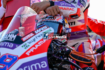 2023-11-25 - Detail of Helmet of Martin Jorge SPA Prima Pramac Racing Ducati - 2023 MOTOGP GRAND PRIX OF SPAIN - GRAN PREMIO MOTUL DE LA COMUNITAT VALENCIANA - TISSOT SPRINT RACE - MOTOGP - MOTORS