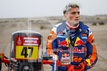 2023-01-01 - BENAVIDES Kevin (arg), Red Bull KTM Factory Racing, KTM, Moto, FIM W2RC, portrait during the Stage 1 of the Dakar 2023 around Sea Camp, on January 1st, 2023 near Yanbu, Saudi Arabia - AUTO - DAKAR 2023 - STAGE 1 - RALLY - MOTORS