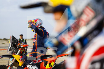 2023-01-01 - PRICE Toby (aus), Red Bull KTM Factory Racing, KTM, Moto, FIM W2RC, portrait during the Stage 1 of the Dakar 2023 around Sea Camp, on January 1st, 2023 near Yanbu, Saudi Arabia - AUTO - DAKAR 2023 - STAGE 1 - RALLY - MOTORS