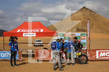 2023-01-02 - BARREDA Joan (spa), Monster Energy JB Team, Moto, Motul, ambiance finish line during the Stage 2 of the Dakar 2023 between Sea Camp and Al-'Ula, on January 2nd, 2023 in Al-'Ula, Saudi Arabia - AUTO - DAKAR 2023 - STAGE 2 - RALLY - MOTORS