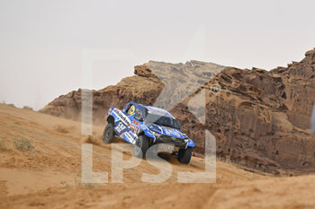 2023-01-03 - 215 VAN LOON Erik (nld), DELAUNAY Sébastien (fra), Overdrive Racing, Toyota Hilux, Auto, FIA W2RC, action during the Stage 3 of the Dakar 2023 between Al-'Ula and Haïl, on January 3rd, 2023 in Haïl, Saudi Arabia - AUTO - DAKAR 2023 - STAGE 3 - RALLY - MOTORS