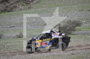 2023-01-03 - 300 LOPEZ CONTARDO Francisco (chl), LATRACH VINAGRE Juan Pablo (chl), Red Bull Can-Am Factory Racing, Can-Am, SSV, FIA W2RC, Motul, action during the Stage 2 of the Dakar 2023 between Sea Camp and Al-'Ula, on January 2nd, 2023 in Al-'Ula, Saudi Arabia - AUTO - DAKAR 2023 - STAGE 2 - RALLY - MOTORS