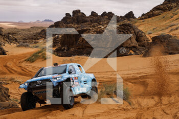 2023-01-04 - 231 DUMAS Romain (fra), DELFINO Max (fra), Rebellion Racing, Toyota Hilux, Auto, action during the Stage 4 of the Dakar 2023 around Haïl, on January 4th, 2023 in Haïl, Saudi Arabia - AUTO - DAKAR 2023 - STAGE 4 - RALLY - MOTORS