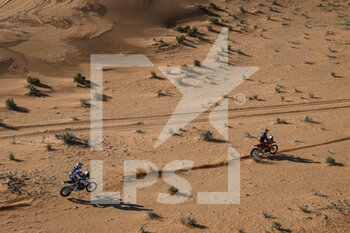 2023-01-05 - 10 HOWES Skyler (usa), Husqvarna Factory Racing, Husqvarna, Moto, FIM W2RC, 08 PRICE Toby (aus), Red Bull KTM Factory Racing, KTM, Moto, FIM W2RC, action during the Stage 5 of the Dakar 2023 around Haïl, on January 5th, 2023 in Haïl, Saudi Arabia - AUTO - DAKAR 2023 - STAGE 5 - RALLY - MOTORS