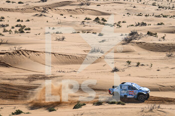 2023-01-05 - 231 DUMAS Romain (fra), DELFINO Max (fra), Rebellion Racing, Toyota Hilux, Auto, action during the Stage 5 of the Dakar 2023 around Haïl, on January 5th, 2023 in Haïl, Saudi Arabia - AUTO - DAKAR 2023 - STAGE 5 - RALLY - MOTORS