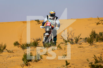 2023-01-06 - 100 GREGORY Stuart (zaf), Stuart Gregory, KTM, Moto, Original by Motul, action during the Stage 6 of the Dakar 2023 between Haïl and Riyadh, on January 6th, 2023 in Haïl, Saudi Arabia - AUTO - DAKAR 2023 - STAGE 6 - RALLY - MOTORS