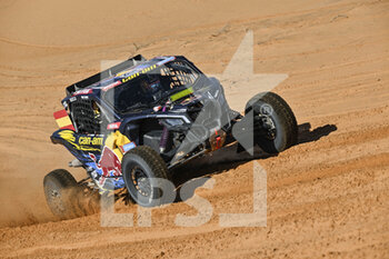 2023-01-06 - 302 GUTIERREZ HERRERO Cristina (spa), MORENO HUETE Pablo (spa), Red Bull Off-Road Junior Team USA presented by BF Goodrich, Can-Am, SSV, FIA W2RC, action during the Stage 6 of the Dakar 2023 between Haïl and Riyadh, on January 6th, 2023 in Haïl, Saudi Arabia - AUTO - DAKAR 2023 - STAGE 6 - RALLY - MOTORS