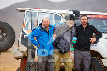 2023-01-07 - Frédéric Le Floc’h, Gigi Soldano & Florent Gooden during the Stage 7 of the Dakar 2023 between Riyadh and Al Duwadimi, on January 7th, 2023 in Al Duwadimi, Saudi Arabia - AUTO - DAKAR 2023 - STAGE 7 - RALLY - MOTORS