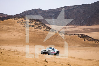 2023-01-07 - 221 AL QASSIMI Sheikh Khalid (are), FLOENE Ola (nor), X-Raid Mini JCW Team, Mini John Cooper Works Buggy, Auto, action during the Stage 7 of the Dakar 2023 between Riyadh and Al Duwadimi, on January 7th, 2023 in Al Duwadimi, Saudi Arabia - AUTO - DAKAR 2023 - STAGE 7 - RALLY - MOTORS