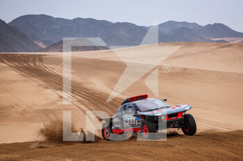 2023-01-07 - 207 SAINZ Carlos (spa), CRUZ Lucas (spa), Team Audi Sport, Audi RS Q e-tron E2, Auto, action during the Stage 7 of the Dakar 2023 between Riyadh and Al Duwadimi, on January 7th, 2023 in Al Duwadimi, Saudi Arabia - AUTO - DAKAR 2023 - STAGE 7 - RALLY - MOTORS