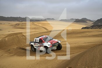 2023-01-07 - 217 LATEGAN Henk (zaf), CUMMINGS Brett (zaf), Toyota Gazoo Racing, Toyota Hilux, Auto, action during the Stage 7 of the Dakar 2023 between Riyadh and Al Duwadimi, on January 7th, 2023 in Al Duwadimi, Saudi Arabia - AUTO - DAKAR 2023 - STAGE 7 - RALLY - MOTORS
