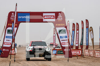 2023-01-07 - 200 AL-ATTIYAH Nasser (qat), BAUMEL Mathieu (fra), Toyota Gazoo Racing, Toyota Hilux, Auto, FIA W2RC, action during the Stage 7 of the Dakar 2023 around Al Duwadimi, on January 7th, 2023 in Al Duwadimi, Saudi Arabia - AUTO - DAKAR 2023 - STAGE 7 - RALLY - MOTORS