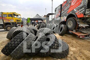 2023-01-09 - tyres, pneus,during the Stage 6 of the Dakar 2023 between Haïl and Riyadh, on January 6th, 2023 in Haïl, Saudi Arabia - AUTO - DAKAR 2023 - STAGE 6 - RALLY - MOTORS