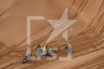 2023-01-10 - 05 BARREDA Joan (spa), Monster Energy JB Team, Moto, Motul, injured after his crash during the Stage 9 of the Dakar 2023 between Riyadh and Haradh, on January 10th, 2023 in Haradh, Saudi Arabia - AUTO - DAKAR 2023 - STAGE 9 - RALLY - MOTORS