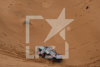 2023-01-10 - 207 SAINZ Carlos (spa), CRUZ Lucas (spa), Team Audi Sport, Audi RS Q e-tron E2, Auto, crash during the Stage 9 of the Dakar 2023 between Riyadh and Haradh, on January 10th, 2023 in Haradh, Saudi Arabia - AUTO - DAKAR 2023 - STAGE 9 - RALLY - MOTORS