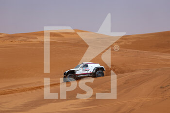 2023-01-10 - 221 AL QASSIMI Sheikh Khalid (are), FLOENE Ola (nor), X-Raid Mini JCW Team, Mini John Cooper Works Buggy, Auto, action during the Stage 9 of the Dakar 2023 between Riyadh and Haradh, on January 10th, 2023 in Haradh, Saudi Arabia - AUTO - DAKAR 2023 - STAGE 9 - RALLY - MOTORS