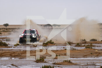 2023-01-10 - 200 AL-ATTIYAH Nasser (qat), BAUMEL Mathieu (fra), Toyota Gazoo Racing, Toyota Hilux, Auto, FIA W2RC, action during the Stage 9 of the Dakar 2023 between Riyadh and Haradh, on January 10th, 2023 in Haradh, Saudi Arabia - AUTO - DAKAR 2023 - STAGE 9 - RALLY - MOTORS