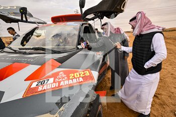 2023-01-10 - SAINZ Carlos (spa), Team Audi Sport, Audi RS Q e-tron E2, Auto, portrait during the Stage 9 of the Dakar 2023 between Riyadh and Haradh, on January 10th, 2023 in Haradh, Saudi Arabia - AUTO - DAKAR 2023 - STAGE 9 - RALLY - MOTORS
