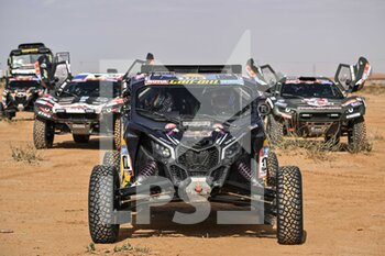 2023-01-10 - 301 QUINTERO Seth (usa), ZENZ Dennis (ger), Red Bull Off-Road Junior Team USA presented by BF Goodrich, Can-Am, SSV, FIA W2RC, during the Stage 9 of the Dakar 2023 between Riyadh and Haradh, on January 10th, 2023 in Haradh, Saudi Arabia - AUTO - DAKAR 2023 - STAGE 9 - RALLY - MOTORS