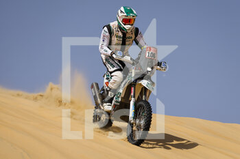 2023-01-11 - 106 GAVARD Bertrand (fra), Team RS Concept, Husqvarna, Moto, action during the Stage 10 of the Dakar 2023 between Haradh and Shaybah, on January 11, 2023 in Shaybah, Saudi Arabia - AUTO - DAKAR 2023 - STAGE 10 - RALLY - MOTORS