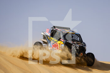 2023-01-11 - 303 JONES Austin (usa), GUGELMIN Gustavo (bra), Red Bull Can-Am Factory Racing, Can-Am, SSV, FIA W2RC, Motul, action during the Stage 10 of the Dakar 2023 between Haradh and Shaybah, on January 11, 2023 in Shaybah, Saudi Arabia - AUTO - DAKAR 2023 - STAGE 10 - RALLY - MOTORS