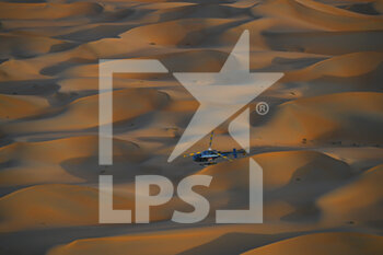 14/01/2023 - Dunes, landscape, helicopter during the Stage 13 of the Dakar 2023 between Shaybah and Al-Hofuf, on January 14, 2023 in Al-Hofuf, Saudi Arabia - AUTO - DAKAR 2023 - STAGE 13 - RALLY - MOTORI