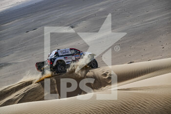 2023-01-14 - 205 DE VILLIERS Giniel (zaf), MURPHY Dennis (zaf), Toyota Gazoo Racing, Toyota Hilux, Auto, action during the Stage 13 of the Dakar 2023 between Shaybah and Al-Hofuf, on January 14, 2023 in Al-Hofuf, Saudi Arabia - AUTO - DAKAR 2023 - STAGE 13 - RALLY - MOTORS