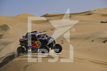 2023-01-14 - 303 JONES Austin (usa), GUGELMIN Gustavo (bra), Red Bull Can-Am Factory Racing, Can-Am, SSV, FIA W2RC, Motul, action during the Stage 13 of the Dakar 2023 between Shaybah and Al-Hofuf, on January 14, 2023 in Al-Hofuf, Saudi Arabia - AUTO - DAKAR 2023 - STAGE 13 - RALLY - MOTORS