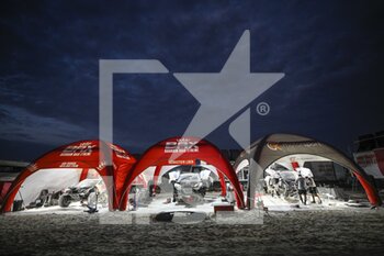 2023-01-14 - Bahrain Raid Extreme, BRX, Prodrive Hunter, Auto, FIA W2RC, service during the Stage 13 of the Dakar 2023 between Shaybah and Al-Hofuf, on January 14, 2023 in Al-Hofuf, Saudi Arabia - AUTO - DAKAR 2023 - STAGE 13 - RALLY - MOTORS