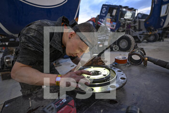 2023-01-14 - Iveco service during the Stage 13 of the Dakar 2023 between Shaybah and Al-Hofuf, on January 14, 2023 in Al-Hofuf, Saudi Arabia - AUTO - DAKAR 2023 - STAGE 13 - RALLY - MOTORS