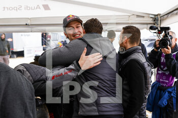 2023-01-14 - BERGVIST Emil (swe), Team Audi Sport, Audi RS Q e-tron E2, Auto, HOFFMAN Oliver (ger), Chief Technical Officer of Audi during the Stage 13 of the Dakar 2023 between Shaybah and Al-Hofuf, on January 14, 2023 in Al-Hofuf, Saudi Arabia - AUTO - DAKAR 2023 - STAGE 13 - RALLY - MOTORS