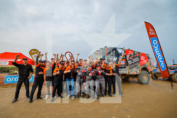 15/01/2023 - 502 VAN KASTEREN Janus (nld), RODEWALD Darek (pol), SNIJDERS Marcel (nld), BOSS Machinery Team de Rooy, Iveco, Trucks, celebrating victory with the team during the Stage 14 of the Dakar 2023 between Al-Hofuf and Damman, on January 15, 2023 in Damman, Saudi Arabia - AUTO - DAKAR 2023 - STAGE 14 - RALLY - MOTORI