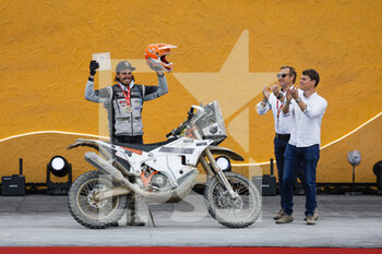 2023-01-15 - ARGUBRIGHT Jacob (usa), Duust Rally Team, Husqvarna, Moto, portrait during the Podium Finish of the Dakar 2023 in Damman, on January 15, 2023 in Damman, Saudi Arabia - AUTO - DAKAR 2023 - PODIUM FINISH - RALLY - MOTORS