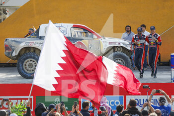 15/01/2023 - 200 AL-ATTIYAH Nasser (qat), BAUMEL Mathieu (fra), Toyota Gazoo Racing, Toyota Hilux, Auto, FIA W2RC, portrait during the Podium Finish of the Dakar 2023 in Damman, on January 15, 2023 in Damman, Saudi Arabia - AUTO - DAKAR 2023 - PODIUM FINISH - RALLY - MOTORI