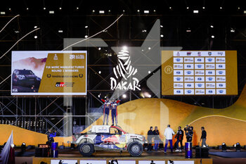 2023-01-15 - 200 AL-ATTIYAH Nasser (qat), BAUMEL Mathieu (fra), Toyota Gazoo Racing, Toyota Hilux, Auto, FIA W2RC, portrait during the Podium Finish of the Dakar 2023 in Damman, on January 15, 2023 in Damman, Saudi Arabia - AUTO - DAKAR 2023 - PODIUM FINISH - RALLY - MOTORS
