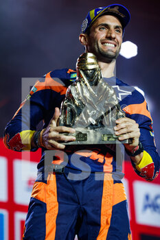15/01/2023 - BENAVIDES Kevin (arg), Red Bull KTM Factory Racing, KTM, Moto, FIM W2RC, portrait podium during the Podium Finish of the Dakar 2023 in Damman, on January 15, 2023 in Damman, Saudi Arabia - AUTO - DAKAR 2023 - PODIUM FINISH - RALLY - MOTORI