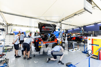 2023-03-15 - mecaniciens, mechanics during the Rally Guanajuato Mexico 2023, 3rd round of the 2023 WRC World Rally Car Championship, from March 16 to 19, 2023 at Leon, Guanajuato, in Mexico - AUTO - WRC - RALLY GUANAJUATO MEXICO 2023 - RALLY - MOTORS