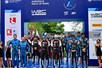 2023-09-07 - The Driver end Co-Pilot in Family Photo in Athens,During Fia World Rally Championship EKO Acropolis Rally Athens,Greece 07,Set,2023 - FIA WORLD RALLY CHAMPIONSHIP WRC EKO ACROPOLIS RALLY GREECE 2023 - RALLY - MOTORS