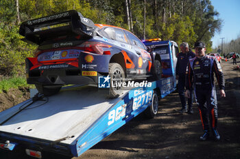 2023-09-28 - 04 Esapekka LAPPI (FIN), Janne FERM (FIN), HYUNDAI SHELL MOBIS WORLD RALLY TEAM, HYUNDAI i20 N Rally1 Hybrid, WRC, portrait, technical issues during the Chile Rally 2023, 11th round of the 2023 WRC World Rally Car Championship, from September 28 to October 1st, 2023 in Los Angeles, Chile - AUTO - WRC - CHILE RALLY 2023 - RALLY - MOTORS