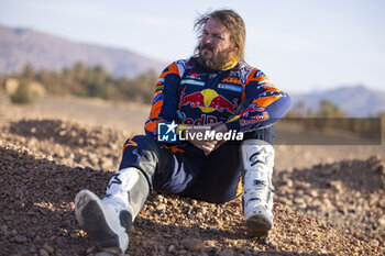2023-10-14 - PRICE Toby (aus), Red Bull KTM Factory Racing, KTM 450 Rally Factory, FIM W2RC, portrait during the Stage 1 of the Rallye du Maroc 2023, on October 14, 2023 between Agadir and Zagora, Morocco - AUTO - RALLYE DU MAROC 2023 - RALLY - MOTORS
